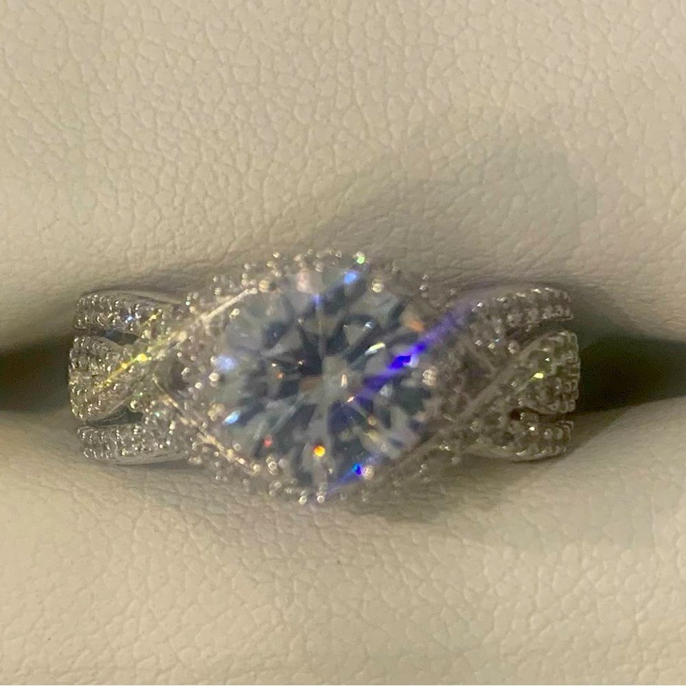 Spectacular diamond engagement ring . unique braid design